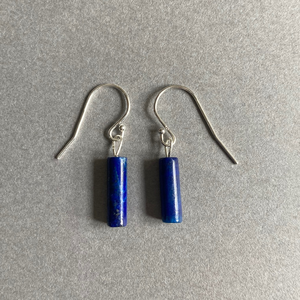 <img class='new_mark_img1' src='https://img.shop-pro.jp/img/new/icons7.gif' style='border:none;display:inline;margin:0px;padding:0px;width:auto;' />Melanie Decourcey / lapis lazuli tube earrings