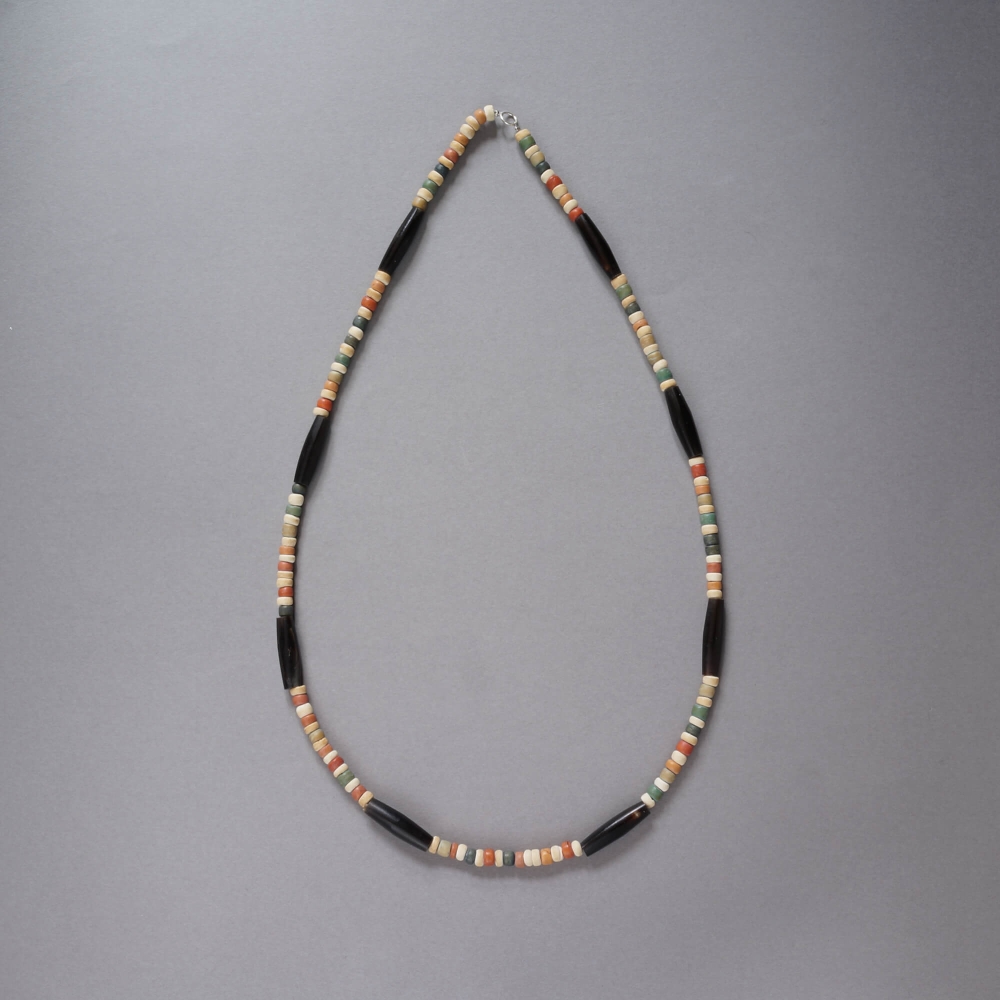 <img class='new_mark_img1' src='https://img.shop-pro.jp/img/new/icons7.gif' style='border:none;display:inline;margin:0px;padding:0px;width:auto;' />Melanie Decourcey / Beaded Necklace / multi-colored wood beads alternating with horn