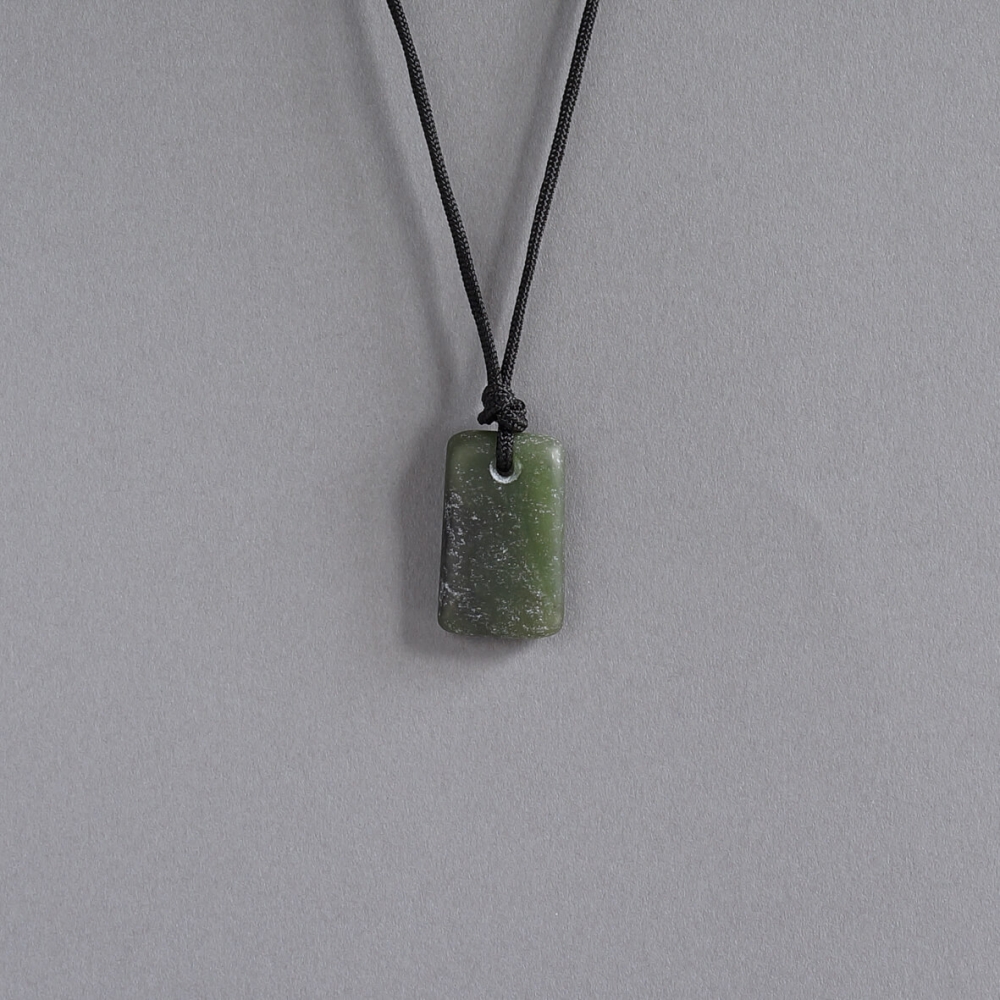 <img class='new_mark_img1' src='https://img.shop-pro.jp/img/new/icons7.gif' style='border:none;display:inline;margin:0px;padding:0px;width:auto;' />Melanie Decourcey / pendant on string / big jade on string