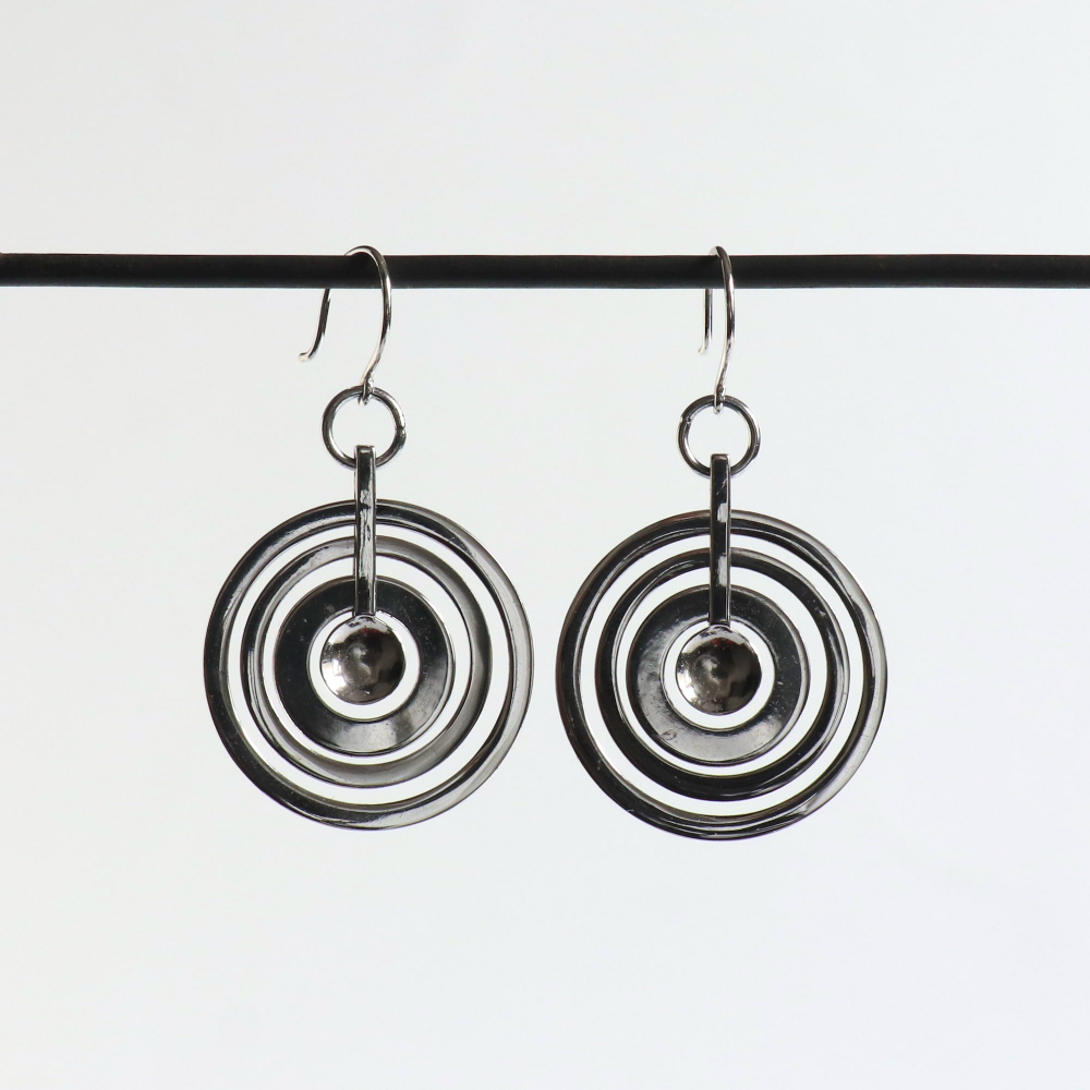 <img class='new_mark_img1' src='https://img.shop-pro.jp/img/new/icons7.gif' style='border:none;display:inline;margin:0px;padding:0px;width:auto;' />Tapio Wirkkala / Silver earrings 