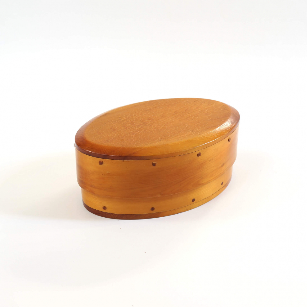 <img class='new_mark_img1' src='https://img.shop-pro.jp/img/new/icons7.gif' style='border:none;display:inline;margin:0px;padding:0px;width:auto;' />Bent birch small oval box with lid / Sweden 