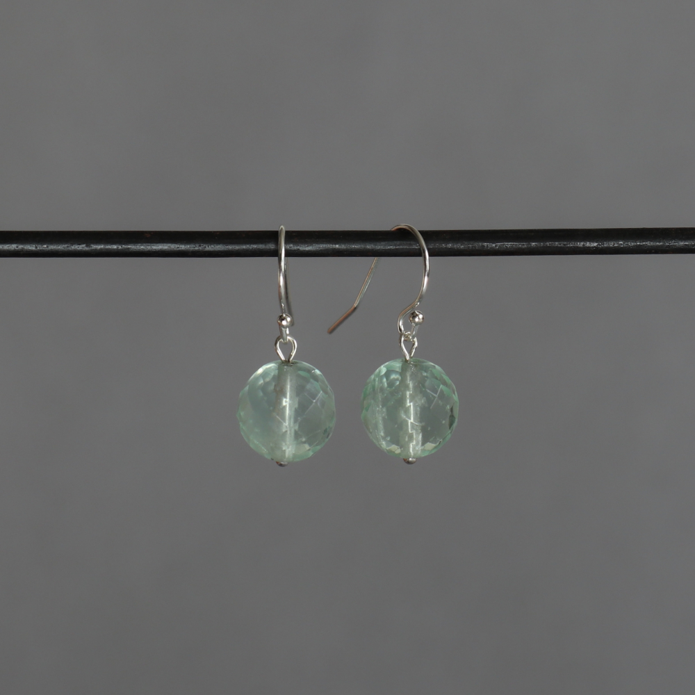 <img class='new_mark_img1' src='https://img.shop-pro.jp/img/new/icons7.gif' style='border:none;display:inline;margin:0px;padding:0px;width:auto;' />Melanie Decourcey / facet green amethyst earrings