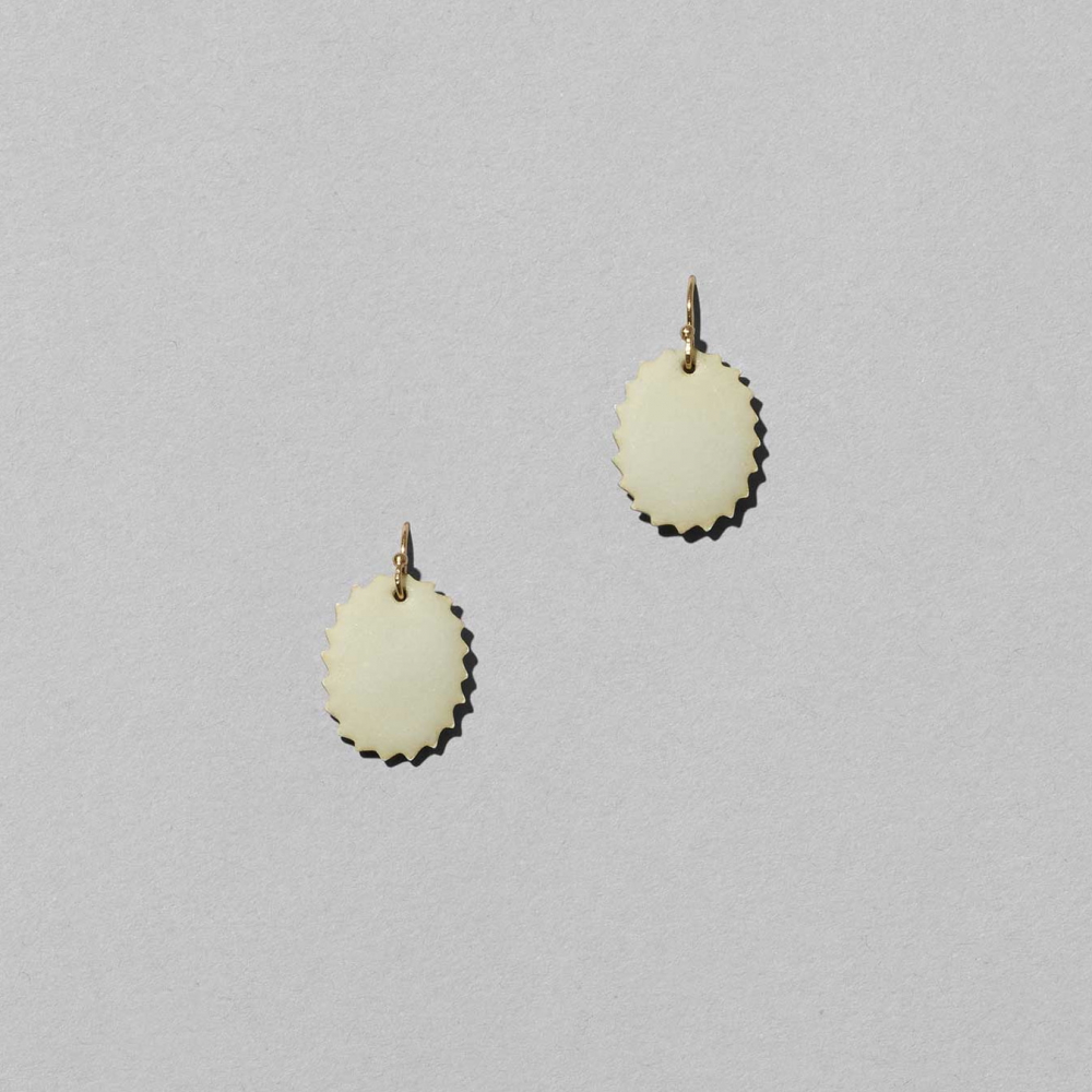 <img class='new_mark_img1' src='https://img.shop-pro.jp/img/new/icons7.gif' style='border:none;display:inline;margin:0px;padding:0px;width:auto;' />SIRI SIRI / SHIPPŌ Earrings BEAR White