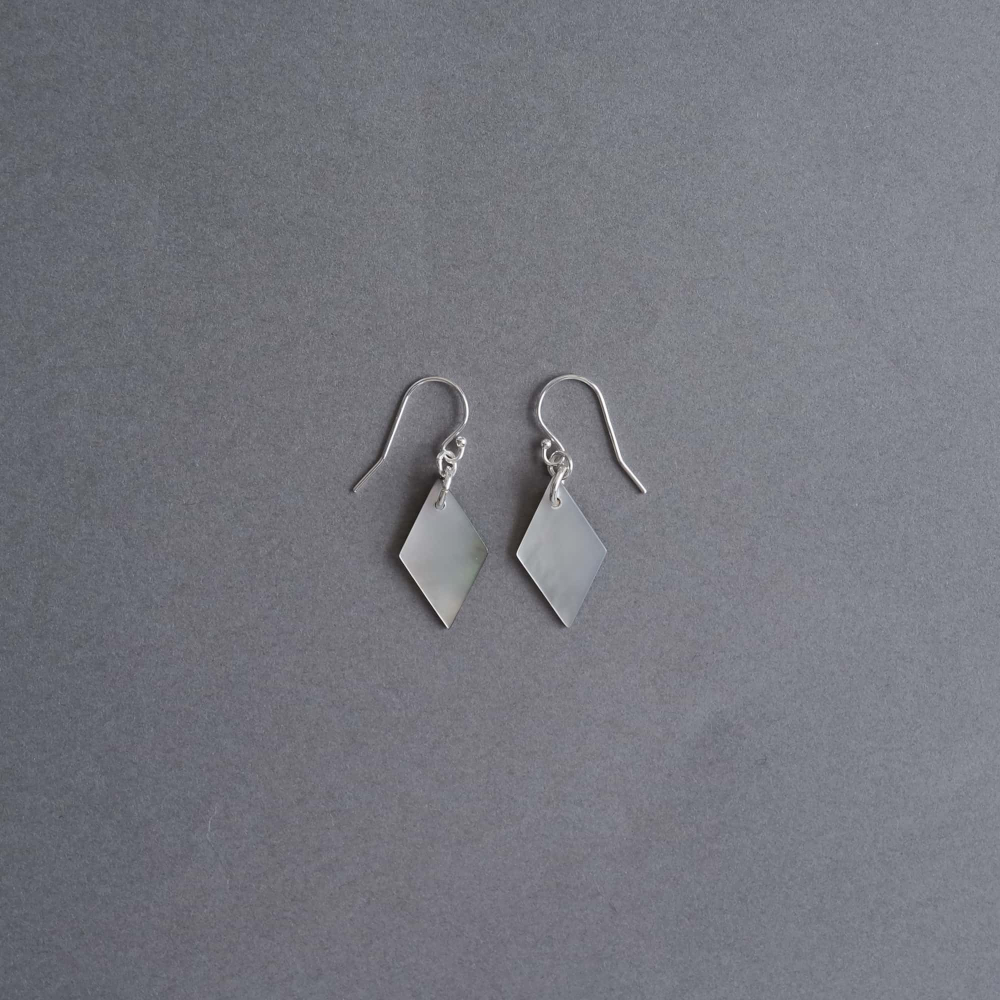Melanie Decourcey / kite black mother of pearl earrings