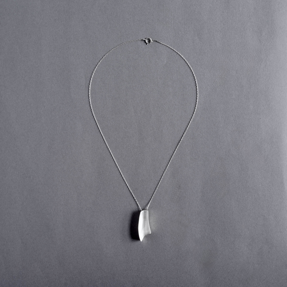Melanie Decourcey / Beaded Necklace / free style silver cube on chain