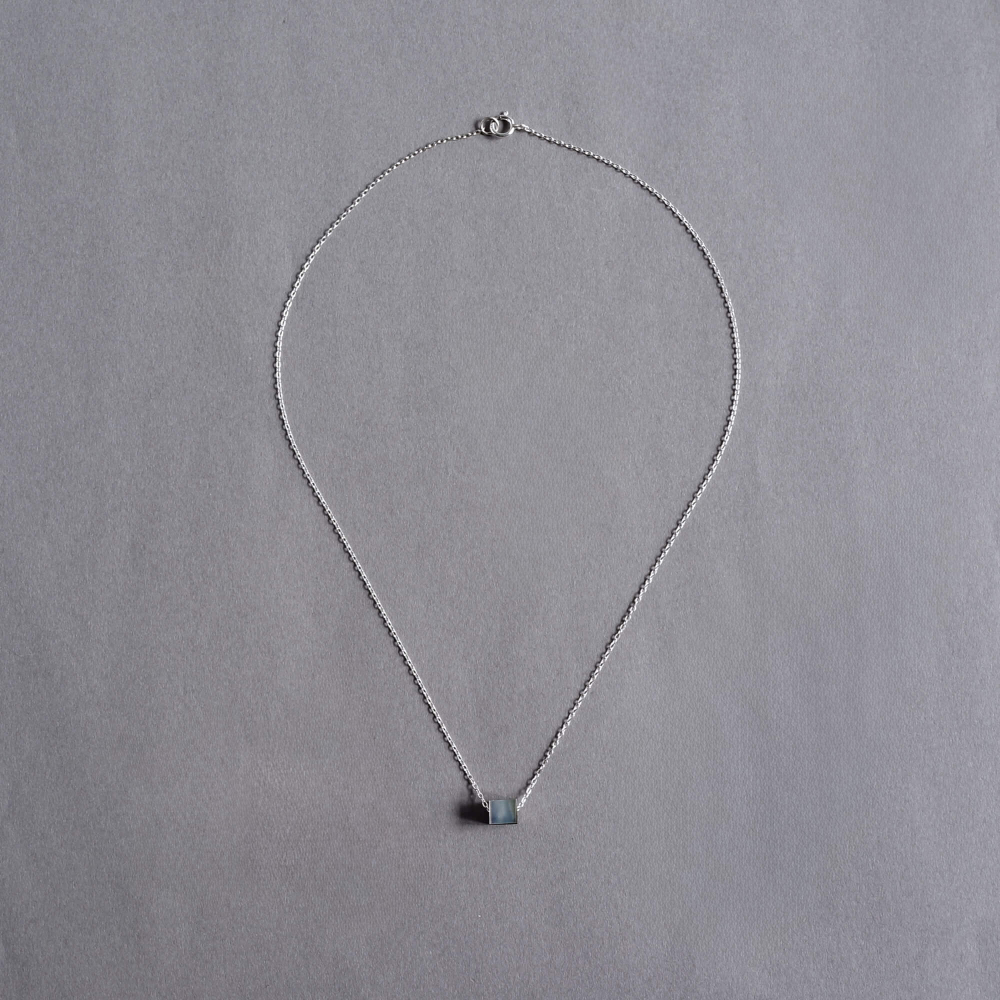 Melanie Decourcey / Beaded Necklace / silver chain with mother of pearl cube