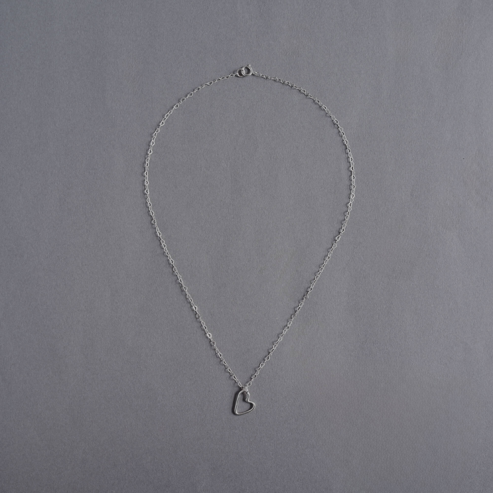 Melanie Decourcey / Beaded Necklace / silver heart shape chain with heartpendant