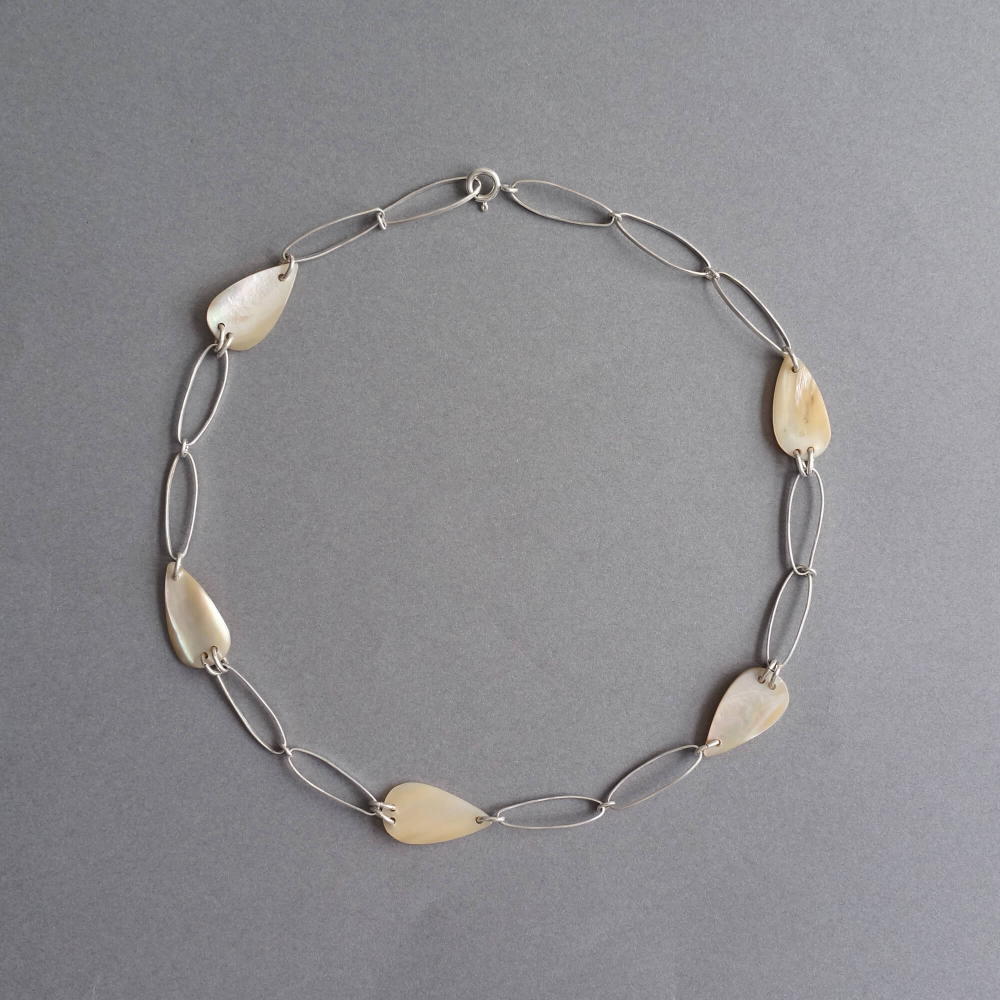 Melanie Decourcey / Beaded Necklace / vintage m.of pearl parts alternating with silver p.necklace