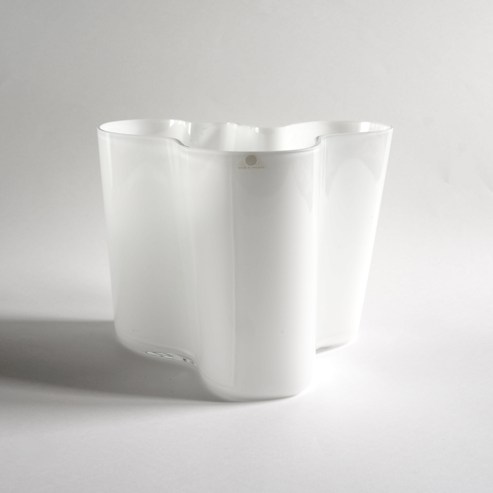 <img class='new_mark_img1' src='https://img.shop-pro.jp/img/new/icons7.gif' style='border:none;display:inline;margin:0px;padding:0px;width:auto;' />Alvar Aalto / Vase 3030 White / Iittala