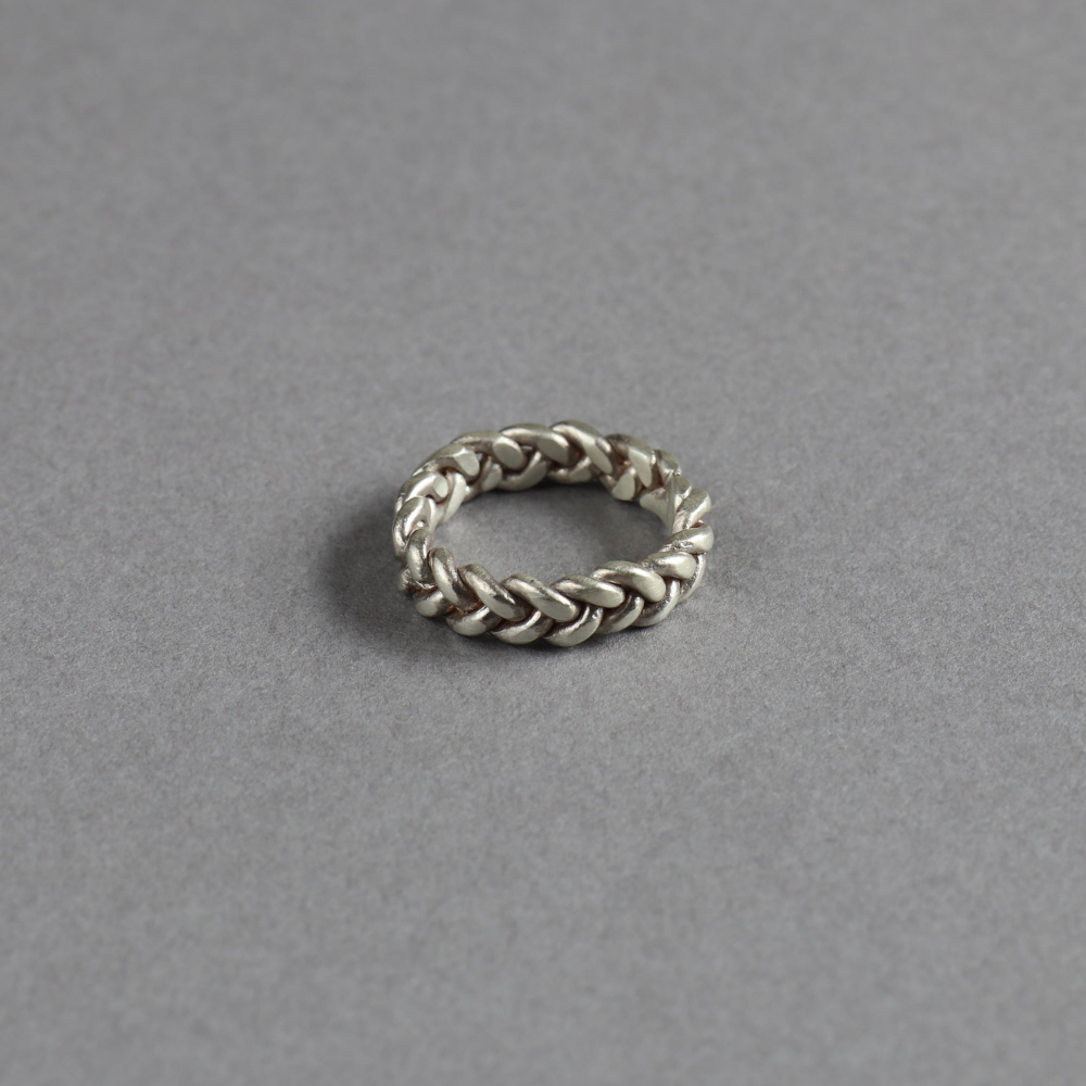 <img class='new_mark_img1' src='https://img.shop-pro.jp/img/new/icons7.gif' style='border:none;display:inline;margin:0px;padding:0px;width:auto;' />Melanie Decourcey / silver ring / thick braided silver ring