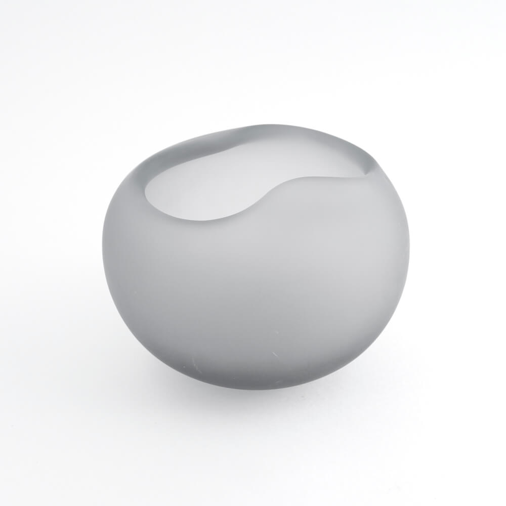 <img class='new_mark_img1' src='https://img.shop-pro.jp/img/new/icons39.gif' style='border:none;display:inline;margin:0px;padding:0px;width:auto;' />Nanny Still/ Gray Round Vase