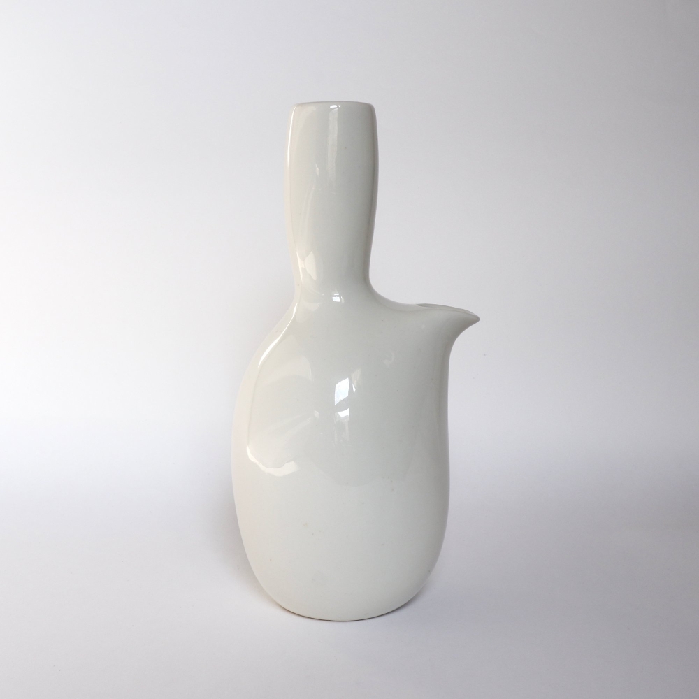 <img class='new_mark_img1' src='https://img.shop-pro.jp/img/new/icons39.gif' style='border:none;display:inline;margin:0px;padding:0px;width:auto;' />Russel Wright / Iroquois / Carafe / White