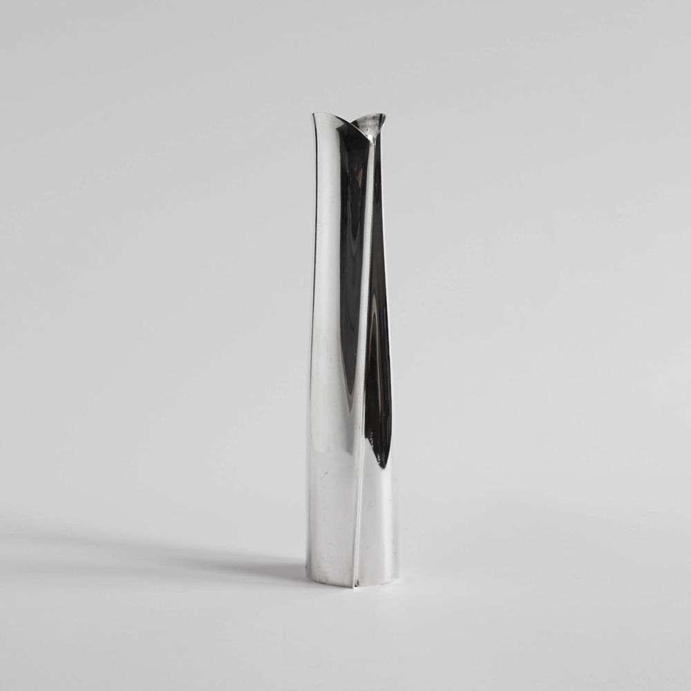 <img class='new_mark_img1' src='https://img.shop-pro.jp/img/new/icons39.gif' style='border:none;display:inline;margin:0px;padding:0px;width:auto;' />Tapio Wirkkala / Kultakeskus oy /Silver Vase TW36
