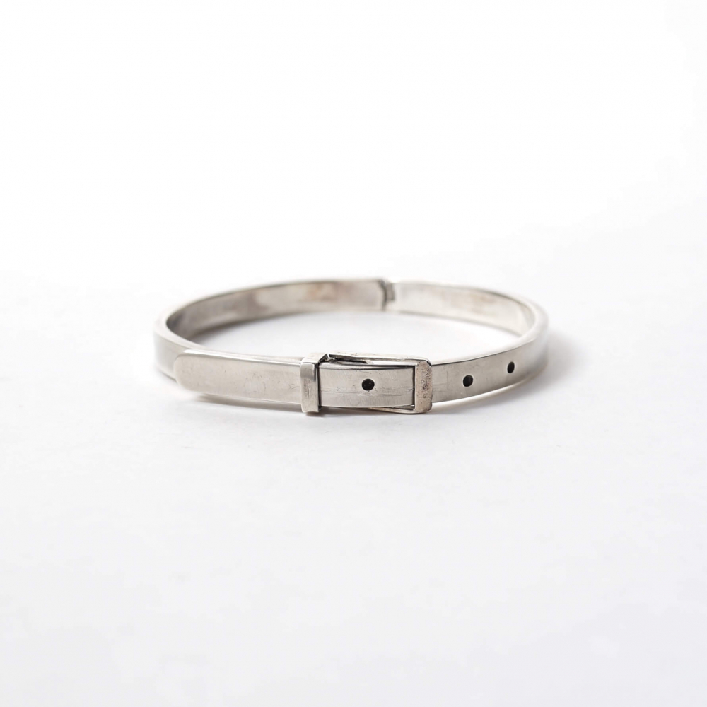 <img class='new_mark_img1' src='https://img.shop-pro.jp/img/new/icons39.gif' style='border:none;display:inline;margin:0px;padding:0px;width:auto;' />Belt buckle silver bracelet
