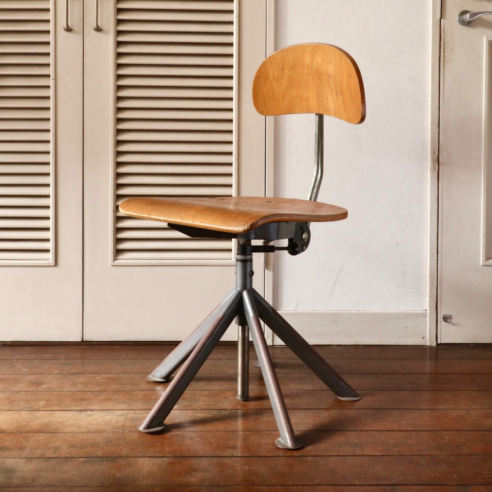 <img class='new_mark_img1' src='https://img.shop-pro.jp/img/new/icons39.gif' style='border:none;display:inline;margin:0px;padding:0px;width:auto;' />Dutch anonymous chair