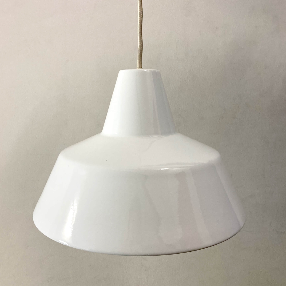 <img class='new_mark_img1' src='https://img.shop-pro.jp/img/new/icons39.gif' style='border:none;display:inline;margin:0px;padding:0px;width:auto;' />Louis Poulsen & Co. / Workshop Lamp / White