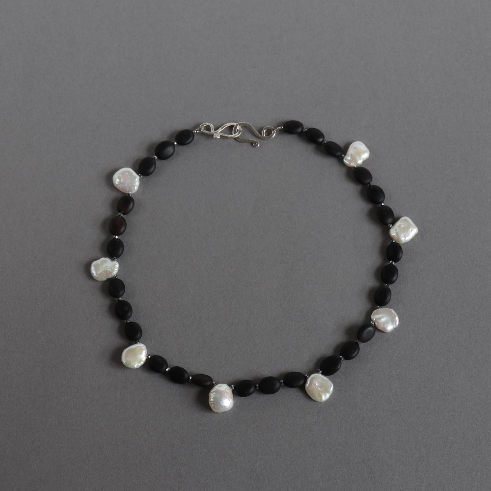 Melanie Decourcey / Beaded Necklace / agate with hematite & Keshi pearls
