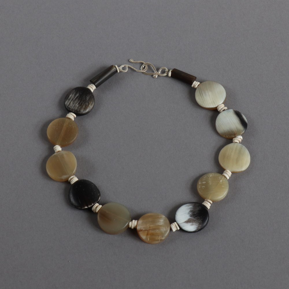 Melanie Decourcey / Beaded Necklace / round horn parts alternating, emuegg shell parts