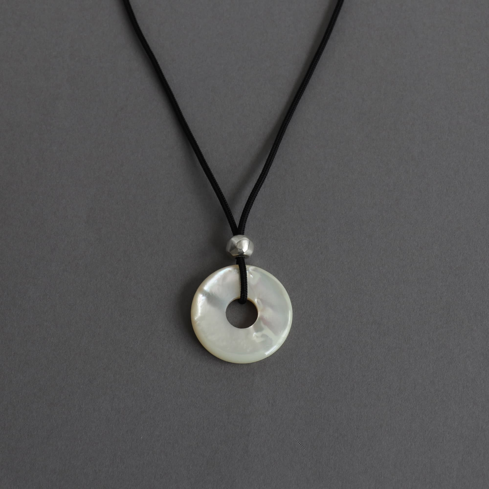 Melanie Decourcey / mother of pearl disc with free shape silver beads 