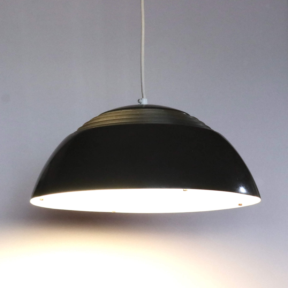 Arne Jacobsen / AJ Royal Pendant Lamp (S) / Louis Poulsen