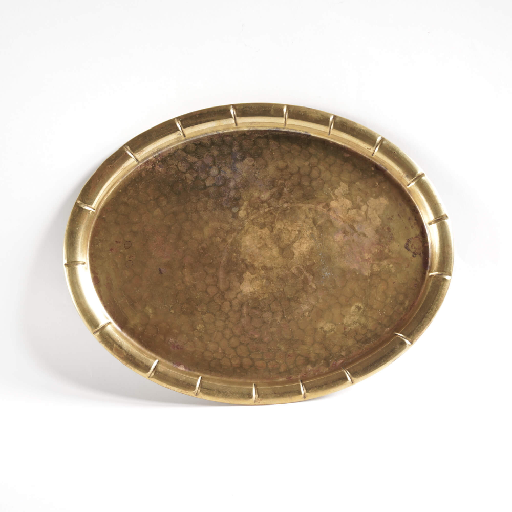 <img class='new_mark_img1' src='https://img.shop-pro.jp/img/new/icons7.gif' style='border:none;display:inline;margin:0px;padding:0px;width:auto;' />Anonymous / Brass Oval Tray / Sweden