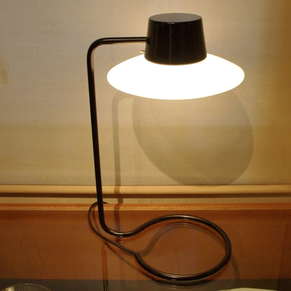 Arne Jacobsen Oxford Table lamp organ online