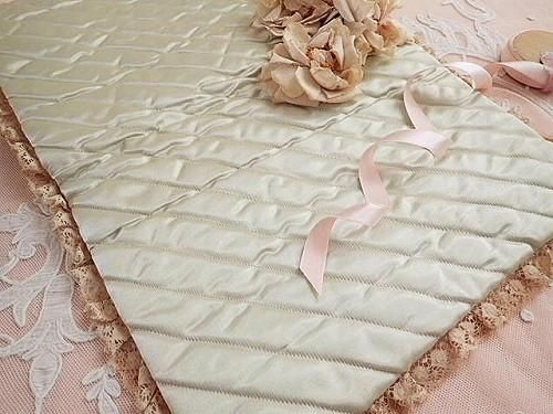 フランスアンティーク　刺繍　シルク　ケース 19世紀 アンティーク シルク製 ハンキーケース 黒 モノグラム