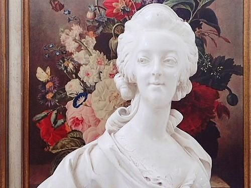 麗しのマリーアントワネット 胸像 - 薔薇と天使のアンティーク