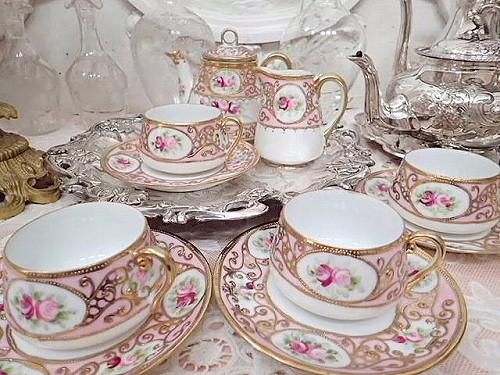 1940年　オールドノリタケ 朱色の薔薇のティーセット オールドノリタケ NORITAKE 薔薇文様のデザインが上品な印象を
