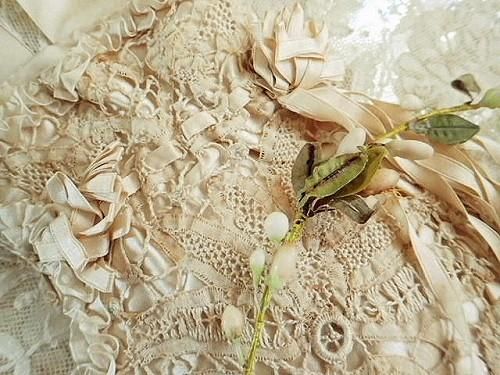 フランスアンティーク　マリアージュ　レース マリアージュ 花刺繍レースポーチ（B) - 薔薇と天使のアンティーク