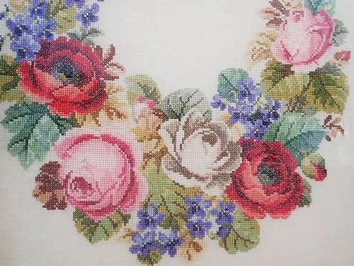 薔薇のリース 刺繍フレーム アンティークショップ Eglantyne エグランティーヌ 薔薇のリース 刺繍フレーム アンティークショップ Eglantyne エグランティーヌ