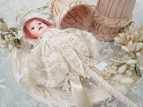 フランスアンティークレースドレスの　ちいさなファブリックドール フランスアンティークレースドレスのちいさなファブリックドール