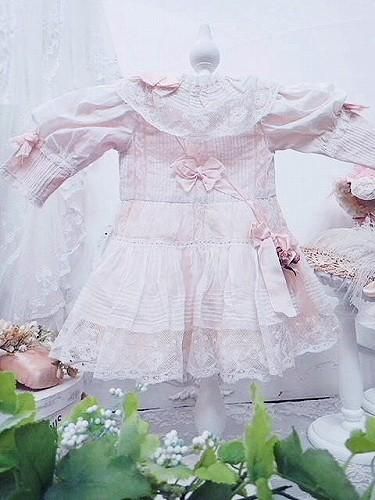 淡いピンクのアンティークドールドレス レースとピンクリボンのドールドレス - 薔薇と天使のアンティーク