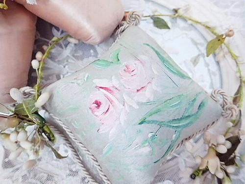 手描きシルク薔薇絵 プティクッション アンティークショップ Eglantyne エグランティーヌ 手描きシルク薔薇絵 プティクッション アンティークショップ Eglantyne エグランティーヌ
