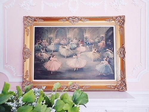 優美 フランス絵画 『夢見るプリマドンナ』 - 薔薇と天使のアンティーク