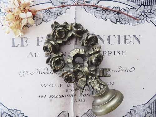 フランスアンティーク リボンとローズリースのオルモル装飾品