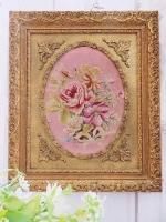 アンティーク 薔薇の花籠を持つカップルと犬 エンボス金彩 麻布ガラス