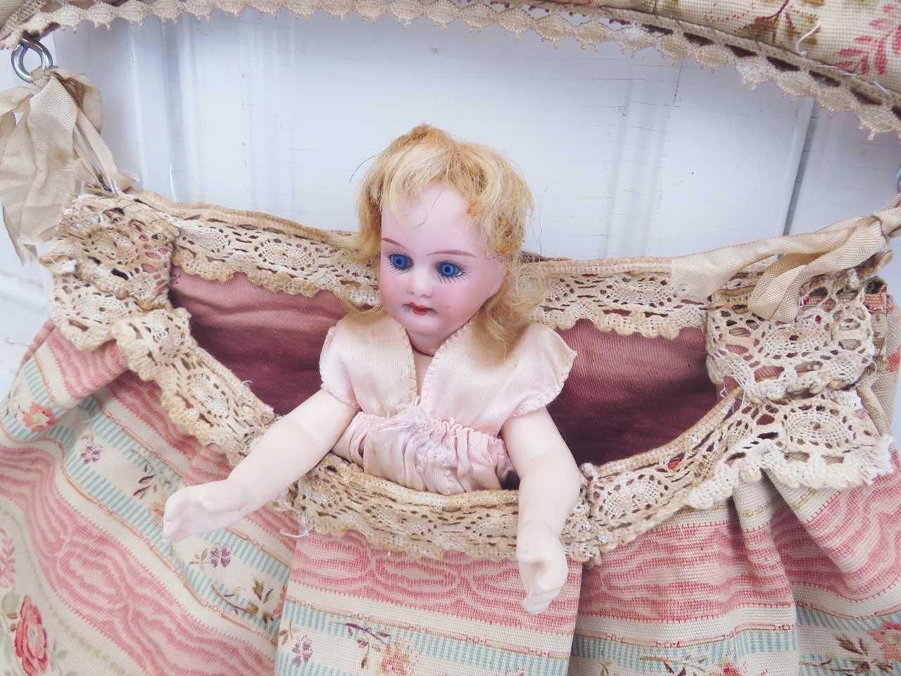 ミニョネット 青い瞳の美人さん - 薔薇と天使のアンティーク