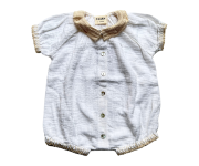 <img class='new_mark_img1' src='https://img.shop-pro.jp/img/new/icons7.gif' style='border:none;display:inline;margin:0px;padding:0px;width:auto;' />YAARN(ヤーン)／Muslin Romper Phoebe- Beige