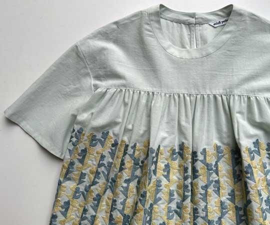mina perhonen（ミナ ペルホネン）／twin flower Tee - light blue