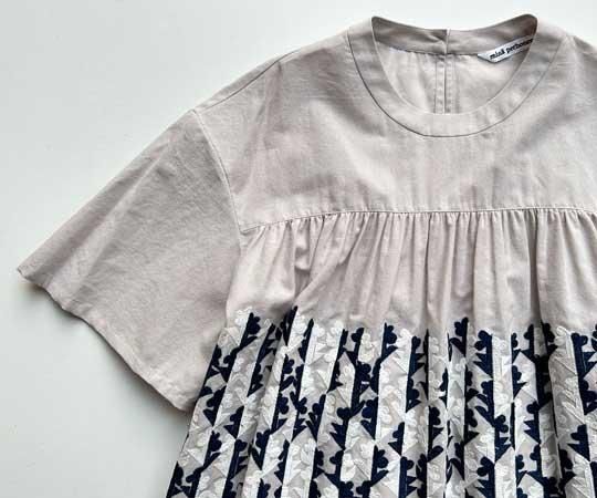 mina perhonen（ミナ ペルホネン）／twin flower tops - light gray