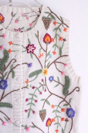used MADE IN INDIA 躍動的な草花の刺繍のフォークロアベスト | www 