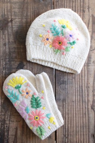 made in Peru】フラワー刺繍ニット帽＆ミトンWH - crochet