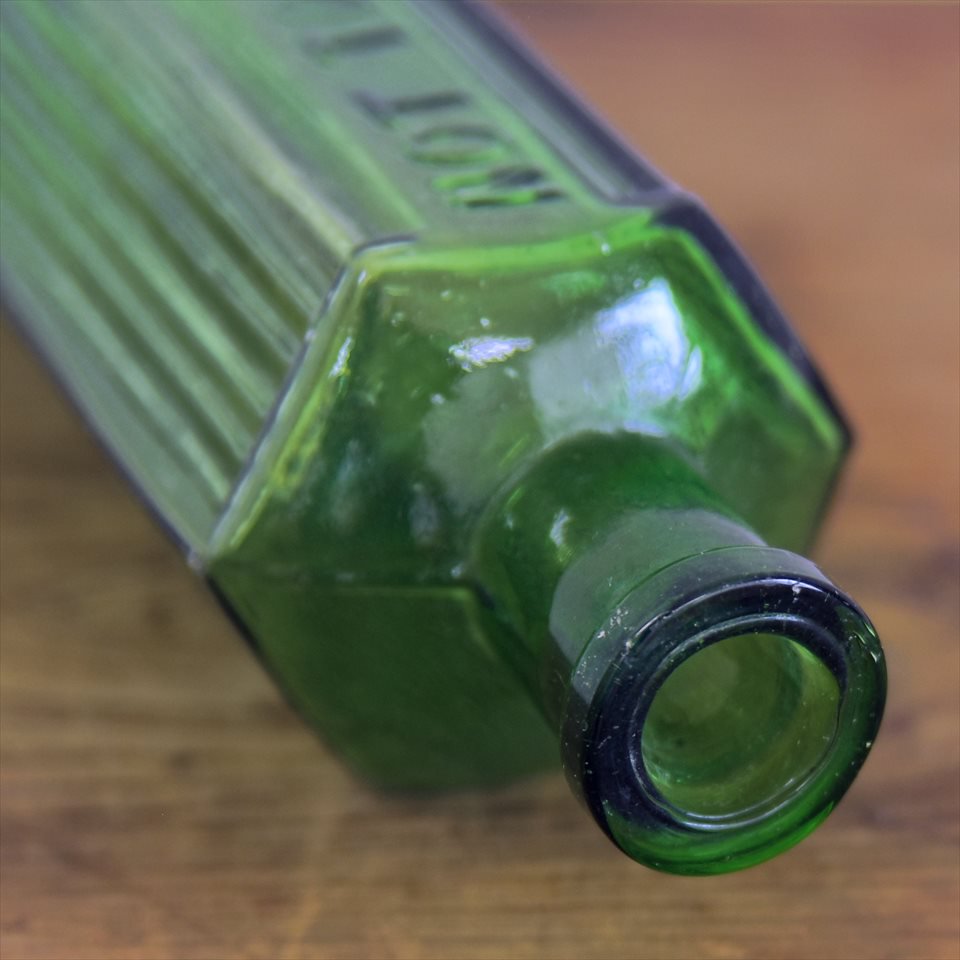 【ヴィンテージ】イギリスの古いポイズンボトル グリーン(A)