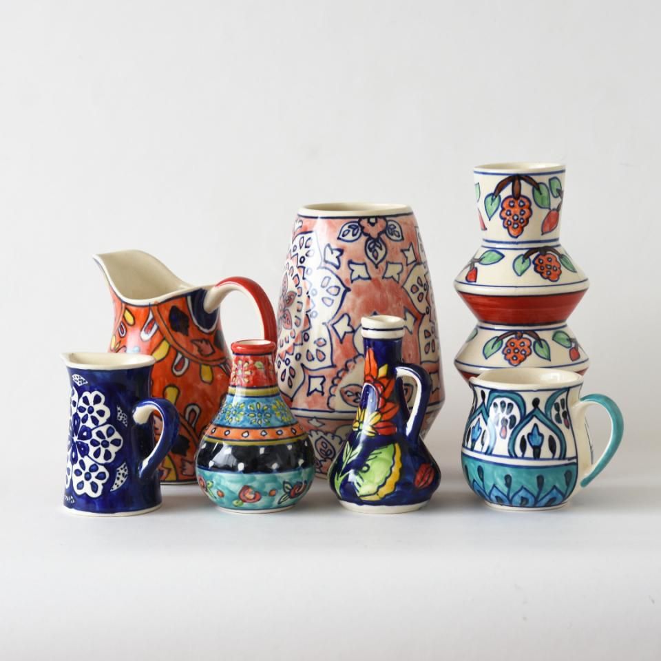 インド製アンティーク花瓶。熟練職人による純手作りで、卓越した技法が光る逸品です。 インド製アンティーク花瓶。熟練職人による純手作りで、卓越した