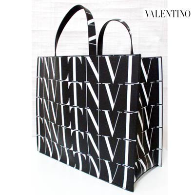 ヴァレンティノ VALENTINO メンズ 鞄 バッグ トートバッグ ロゴ ユニセックス可 総柄VLTNロゴプリント付きビッグレザ-トートバッグ 黒  VY2B0963 GTC 0NI