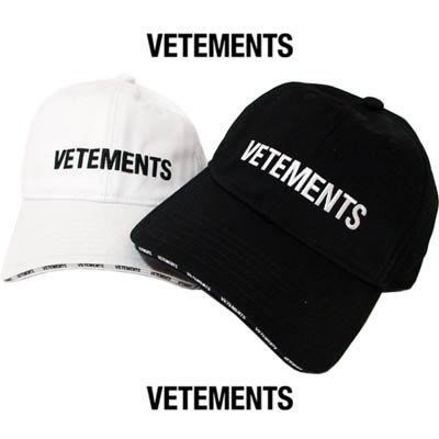 ヴェトモン(VETEMENTS) メンズ 帽子 キャップ ロゴ ユニセックス可 ツバ部分/裏地ロゴプリント・刺繍付キャップ UA52CA200