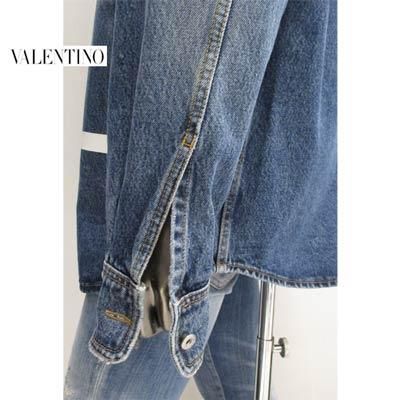 【美品】メンズヴァレンティノ/VALENTINOデニムブルー ボタンアップシャツ Valentino Garavani Vプレート デニムシャツ | ブルー | FARFETCH JP