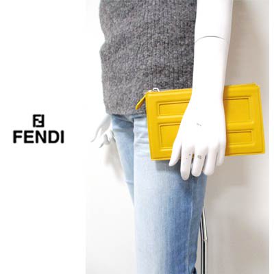フェンディ FENDI メンズ 小物 鞄 ポーチ型 ロゴ ユニセックス可 フロントFENDIエンブレム型取りステッチ加工ミニクラッチバッグ イエロー