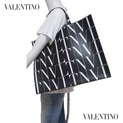 ヴァレンティノ VALENTINO メンズ 鞄 バッグ トートバッグ ロゴ ユニセックス可 総柄VLTNロゴプリント付きレザ-トートバッグ